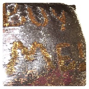 Color changing pillow